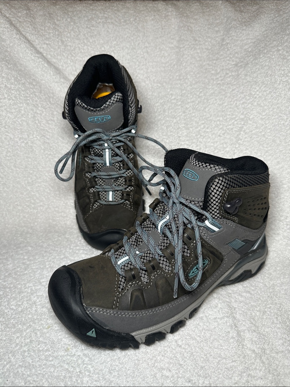 KEEN Women's Targhee III Waterproof Mid hiking boots US 7